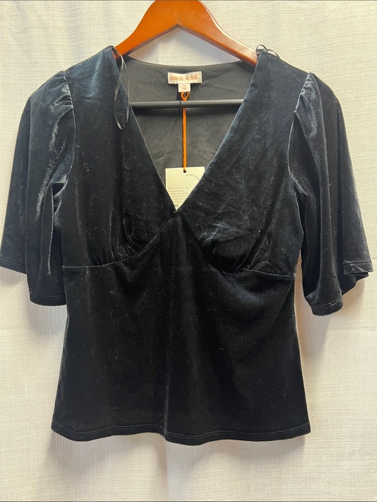 Knox Rose Tops - NWT Knox Rose Black Velvet V‑Neck Flutter Sleeve Blouse